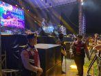 Anggota-Polres-Tegal-terlihat-sedang-berjaga-di-depan-panggung-pada-even-Narayafest-Season-3.jpg