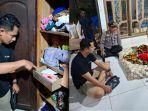 Anggota-Polsek-Mlonggo-melakukan-pengecekan-di-lokasi-pencurian.jpg