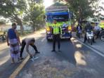 Motor Gagal Salip Truk, Penumpang Tewas Mengenaskan di TKP Kecelakaan