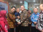 BERI-TALI-ASIH-Pj-Wali-Kota-Tegal-Agus-Dwi-Sulistyantono-memberikan-tali-asih-kep.jpg