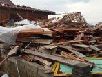 Bangunan-depan-Cafe-Joglo-yang-roboh-diterjang-angin-puting-beliung.jpg