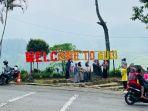 Berfoto-di-depan-tugu-bertuliskan-Welcome-To-Guci.jpg