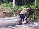 Bripka-Abdul-Syahid-rela-menjadikan-punggungnya-sebagai-jembatan.jpg