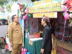 Bupati-Arief-Rohman-saat-berkeliling-ke-seluruh-stand-stand-pameran-L.jpg