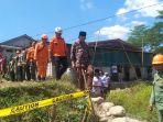 Bupati-Banyumas-Achmad-Husein-bersama-rombongan-saat-meninjau-tambang-emas.jpg