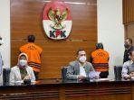 Bupati-Bogor-Ade-Yasin-resmi-mengenakan-rompi-oranye-Komisi-Pemberantasan-Korupsi-KPK.jpg