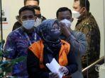 Bupati-Kabupaten-Bogor-Ade-Yasin-mengenakan-rompi-tahanan.jpg
