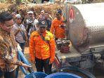 Bupati-Kendal-Dico-Mahtado-Ganinduto-saat-acara-penyaluran-bantuan-air-bersih.jpg