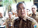 Bupati-Kudus-HM-Hartopo-saat-konferensi-pers-di-Pendopo.jpg