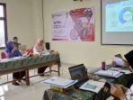 Bupati-Tegal-Umi-Azizah-kerudung-ungu-saat-mengikuti-tahap-Penilaian-Uji-Publik.jpg
