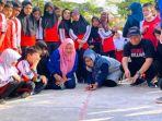 Bupati-Tegal-Umi-Azizah-sedang-menwi-K72023.jpg