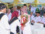 Bupati-Tegal-Umi-Azizah-terlihat-menitihkan-air-mata.jpg