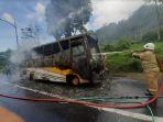 Bus-pariwisata-terbakar-di-Jalan-Tol-Semarang.jpg