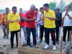 CEO-Peakosa-pakai-jersey-merahga-Tri-Wina.jpg