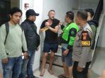 DAAH-50-pria-berkewarganegaraan-Inggris-usai-ditangkap-polisi.jpg
