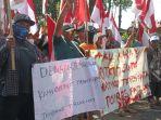 DEMO-TOLAK-TAMBANG-Aksi-unjuk-rasa-yang-digelar-Jaringan-Sukolilo-Bangkit.jpg
