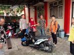DIBAWA-KABUR-Polisi-menyerahkan-sepeda-motor-milik-guru-di-SD.jpg