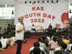 Dr-Ferdinand-Hindiarto-selaku-narasumber-dalam-workshop-Self-Made-Decision-fds23e.jpg