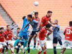 Duel-para-pemain-PSIS-Semarang-kontra-pemain-Sabah-FA-dalam-laga.jpg