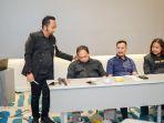 EDUKASI-HIPNOSIS-Pakar-hipnosis-asal-Pati-Roni-De-Laserna-dalam-sebuah-sesi-workshop.jpg