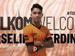Eks-Persebaya-Surabaya-Marselino-Ferdinan-saat-diresmikan-sebagai-pemain-anyar-KMSK-Deinze.jpg