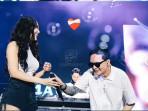 Erika-Carlina-Dilamar-DJ-Bravy-di-Atas-Panggung-Synchronize-Fest-2025-Disaksikan-Ribuan-Penonton.jpg