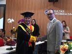 Erwan-Rachmat-menyandang-gelar-doktor.jpg