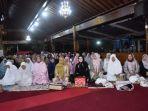 Pesan Bupati Etik Saat Mengawali Tarawih Keliling Perdana Masyarakat Sukoharjo di Bulan Ramadan