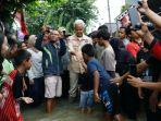 Ganjar-Pranowo-menengok-korban-banjir-bandang-di-Desa-Cingkrong.jpg