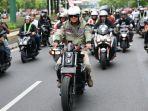 Ganjar-Pranowo-mengendarai-motor-sport-Kawasaki-ER-6n-warna-merahfds3423211.jpg