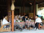 Ganjar-didampingi-Wali-Kota-Surakarta-Gibran-Rakabuming-Raka-Sabtu-224.jpg
