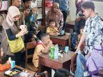 Gibran-Rakabuming-Raka-meninjau-pelaksanaan-uji-coba-makan-siang-gratis.jpg