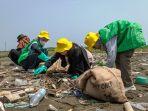Greenpeace-Indonesia-dibantu-para-relawan.jpg