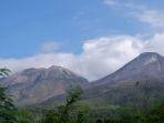 Gunung-kembar-Lewotobi-perempuan-dan-Lewotobi-laki-laki.jpg