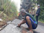 HB-Rasiman-saat-ikut-mengecek-pelebaran-jalan-di-Desa-Lebo-3.jpg