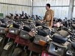 Ilustrasi-kendaraan-dinas-yang-mangkrak-di-Gudang-BPKAD-Blora.jpg