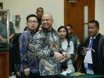 Irjen-Teddy-Minahasa-usai-menjalani-sidang-vonis.jpg