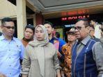Istri-pengacara-Rudi-S-Gani-Hj-Maryam-45-mendatangi.jpg