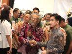 JABAT-TANGAN-Wapres-Gibran-Rakabuming-Raka-berjabat-tangan-dengan-salah-satu-peng.jpg