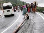 Jalan-Raya-Dieng-kilometer-21-mengalami-longsor.jpg