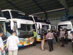 Video Jelang Mudik Lebaran 2024, Dishub Solo Ramp Chek Laik Jalan Kendaraan di Tiga PO Bus