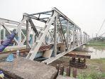 Jembatan-kereta-api-tragedi-tertabraknya-truk-tronton-di-Madukoro-Semarang.jpg