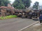 KECELAKAAN-TRUK-KONTAINER-Suasana-kecelakaan-truk-kontainer-tergelempang-di-Ja.jpg