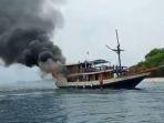 Kapal-Wisata-jenis-Phinisi-terbakar-di-Labuan-Bajo.jpg
