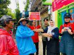 Karyawan-Alfamart-bersama-Pemilik-Warteg-Kharisma-Bahari-Kagok-Slawi.jpg