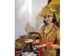 Karyawan-Dafam-Hotel-Semarang-memamerkan-menu-Bali_1.jpg