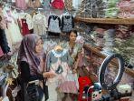 Karyawan-toko-pakaian-anak-di-Shopping-Centre-Johar-SCJ-Semarang.jpg
