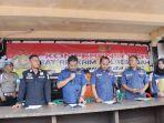 Kasatreskrim-Polres-Asahan-AKP-Rianto-saat-memaparkan-kasus-ayah-perkosa-anak.jpg