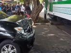 Kecelakaan-antara-mobil-dan-kereta-api-terjadi-di-Jalan-Slamet-Riyadi.jpg