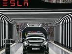 Kendaraan-listrik-model-Y-Tesla-pada-22-Maret-2022-di-Gruenheide-tenggara-Berlin.jpg